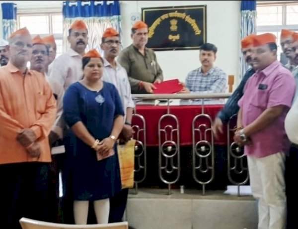 'गो' मातेला राष्ट्रमाता म्हणून मान्यता द्या......वेंगुर्ल्यातील गोप्रेमींचे तहसीलदारांना निवेदन