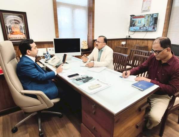 कोकण रेल्वे प्रकल्पातील प्रलंबित प्रकल्प बाधितांना रोजगारात प्राधान्य द्या.....मंत्री नितेश राणे यांचे रेल्वे प्रशासनाला निर्देश