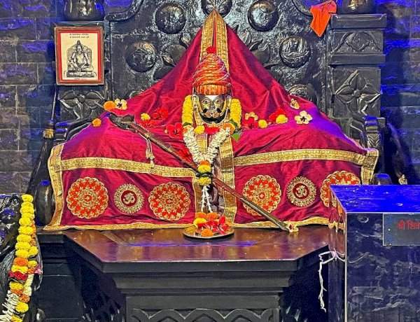 'श्री शिवराजेश्वर' मंदिराच्या अनुदानात वाढ....आमदार निलेश राणे यांच्या पाठपुराव्याला यश