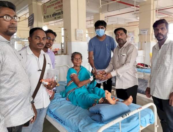 राज ठाकरे यांच्या वाढदिवसानिमित्त मनविसेच्यावतीने कणकवली रुग्णालयात रुग्णांना फळेवाटप  