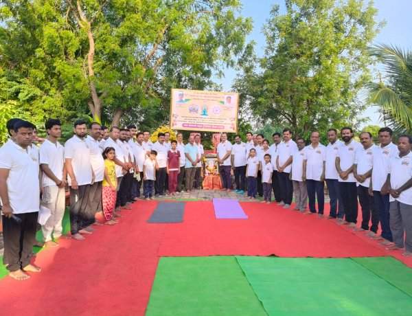 योग विद्या ही भारत देशाला लाभलेली महान प्राचीन परंपरा - महेश इंगळे....स्विमिंग ग्रुपच्यावतीने जागतिक योग दिन साजरा 