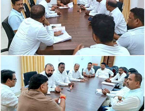 सावंतवाडी विधानसभा मतदारसंघातील प्रमुख पदाधिकाऱ्यांची  जिल्हाप्रमुख वैभव नाईक यांच्या उपस्थितीत बैठक संपन्न 