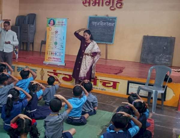सहज योग वर्गाचे जि. प. पू. प्राथमिक शाळा धाकोरे नं १ मध्ये आयोजन 