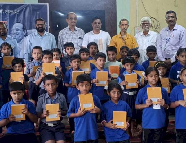 अजित पवार यांच्या जयंतीनिमित्त कलंबिस्त शाळेत वह्या-खाऊ वाटप.....राष्ट्रवादी काँग्रेसच्या वतीने विद्यार्थ्यांना शैक्षणिक साहित्याचे वाटप