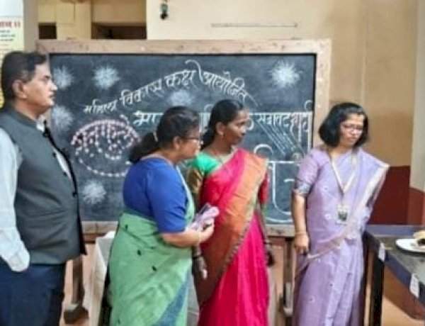 संत राऊळ महाराज महाविद्यालयात 'भाज्या व फळे सजावट स्पर्धा' उत्साहात