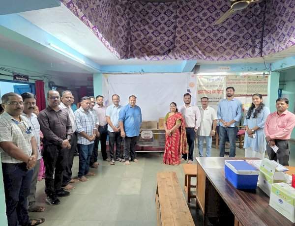 तुळस प्राथमिक आरोग्य केंद्राला ६० हजारांचे आरोग्य साहित्य वाटप....रोटरी क्लब वेंगुर्ला आणि झांट्ये काजू यांच्या संयुक्त विद्यमाने वाटप....५० प्रकारची औषधे आणि स्ट्रेचरचा समावेश