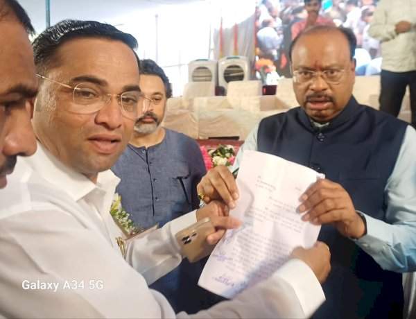 माडखोल येथील शेतकऱ्यांच्या आंदोलनाला यश!......आंबा-काजू नुकसान भरपाईसाठी महसूलमंत्र्यांचे तात्काळ कारवाईचे आदेश