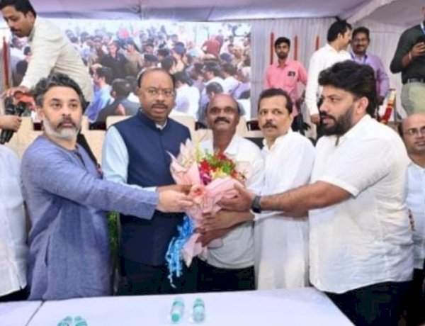 'फार्म आयडीची सक्ती रद्द करा'......शेतकरी कर्जमुक्तीसाठी संजू परब यांचे महसूलमंत्र्यांकडे निवेदन