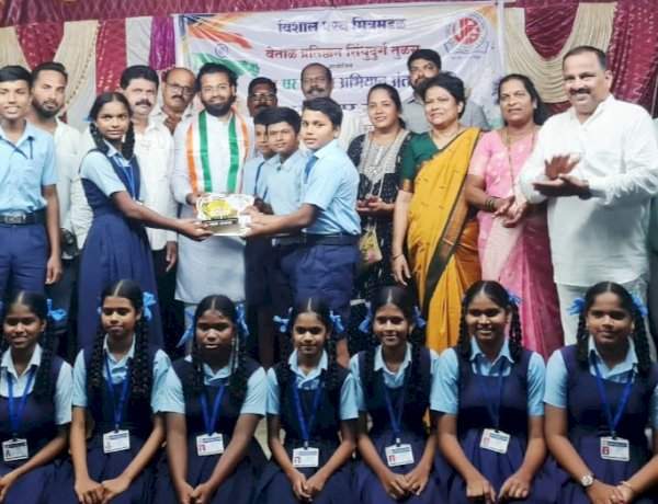 विद्यार्थ्यांच्या कलागुणांना व्यासपीठ देण्यासाठी उपक्रम सातत्याने सुरू ठेवणार : विशाल परब