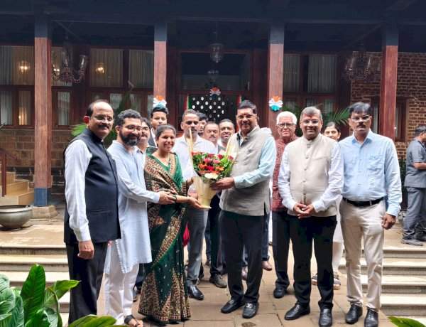 माजी सरन्यायाधीश बी. आर. गवई यांचे पाटेकर देवस्थानला दर्शन