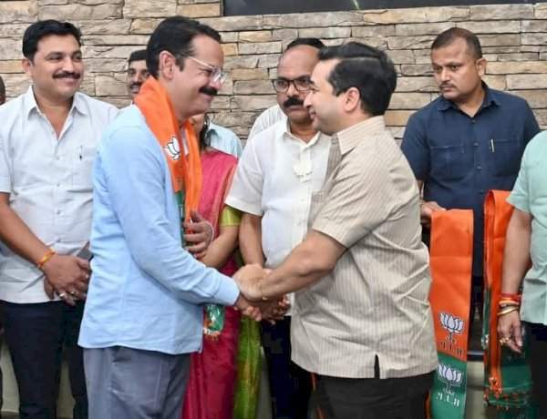 कणकवलीत ठाकरे सेनेला मोठा धक्का......२८ वर्षांचा निष्ठावान सचिन सावंत समर्थकांसह भाजपमध्ये