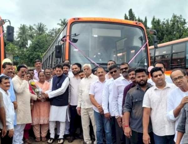 सावंतवाडीत 'राजमाता जिजाऊ' बसेसचे थाटात स्वागत....आमदार दीपक केसरकर यांच्या हस्ते लोकार्पण
