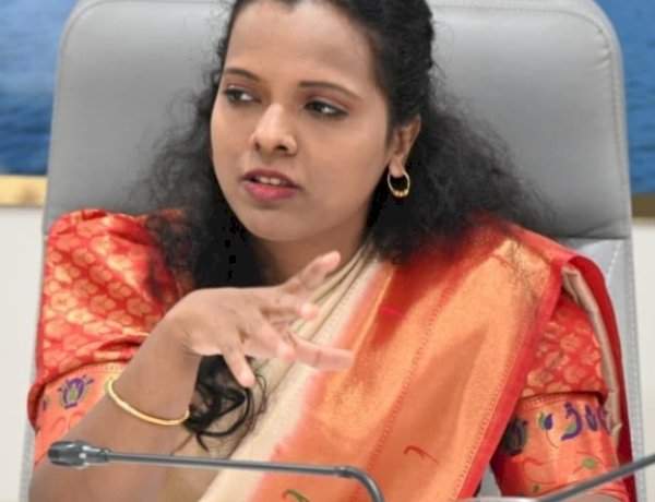 संपादकाचार्य बाबुराव विष्णू पराडकर यांच्या स्मारकाच्या कामांना गती द्या - जिल्हाधिकारी तृप्ती धोडमिसे