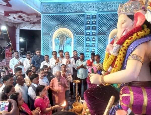 सिंधुदुर्ग राजाचे दर्शन घेत खासदार नारायण राणे यांच्या हस्ते महाआरती