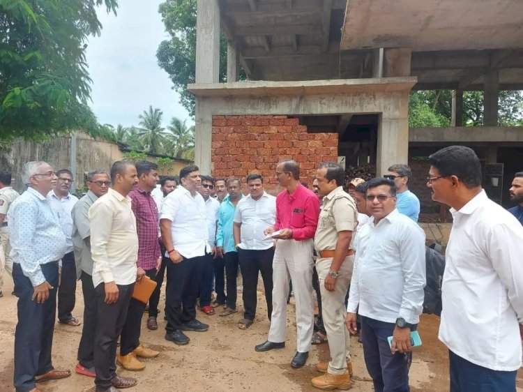 मालवण एसटी स्टँडच्या नवीन इमारतीच्या कामाची आ. वैभव नाईक यांनी केली पाहणी. डिसेंबर पर्यंत पहिल्या टप्प्याचे काम पूर्ण करण्याच्या एसटी विभाग नियंत्रकांना दिल्या सूचना.