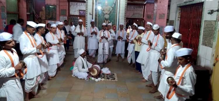 वेंगुर्ला येथील अचानक मंडळाची जागृत व सुप्रसिद्ध तीर्थक्षेत्रावर भजन सेवा. देवस्थानाच्या व्यवस्थापकांकडून भजनी कलाकारांचे कौतुक.