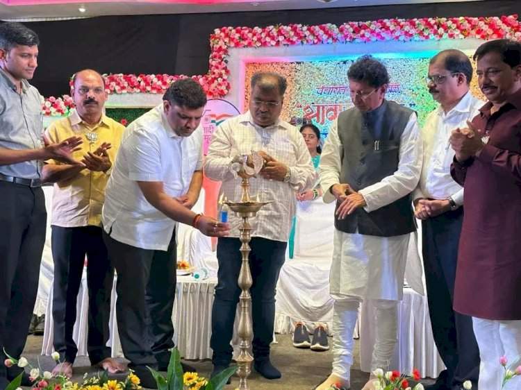 कुडाळ पंचायत समिती आयोजित श्रावणमेळा कार्यक्रम उत्साहात संपन्न. पालकमंत्री रविंद्र चव्हाण, मंत्री दीपक केसरकर, आमदार वैभव नाईक यांची प्रमुख उपस्थिती.