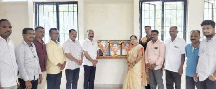 पंडित दीनदयाळ उपाध्याय यांच्या जयंतीनिमित्त जिल्हा कार्यालयात अभिवादन.