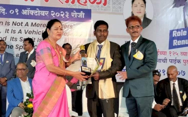 ॲड.सुमित जाधव यांना 'संविधान रत्न' पुरस्काराने सन्मानित.