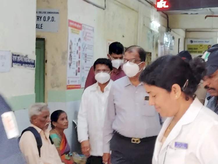 औषधांची मुबलक प्रमाणात उपलब्धता पालकमंत्री, जिल्हाधिकाऱ्यांकडून नियमित आढावा. जिल्हा नियोजन समितीकडून निधी.
