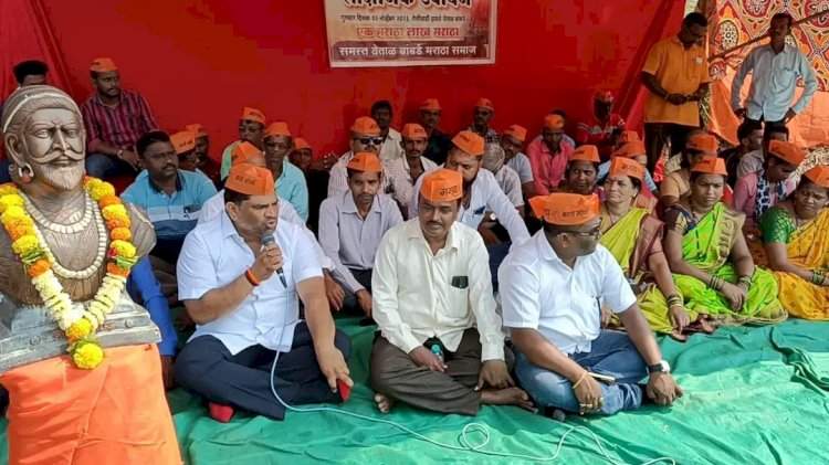 मराठा समाजाच्या ओरोस येथील लाक्षणिक उपोषणाला आ.वैभव नाईक यांनी उपस्थित राहून दर्शविला पाठींबा वेताळबांबर्डे येथील मराठा समाजाच्या उपोषणात झाले सहभागी.