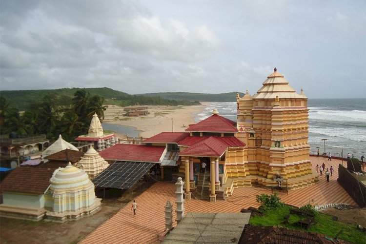 श्री क्षेत्र कुणकेश्वर मंदिर येथे १४ नोव्हेंबर रोजी दीपोत्सव.