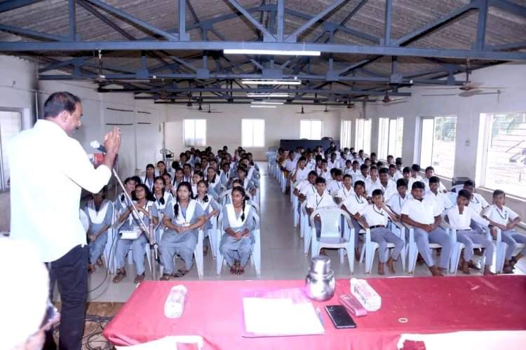 साहित्यिक बनण्यासाठी लेखन, वाचनाची आवड महत्वाची : राजेंद्र गोसावी.