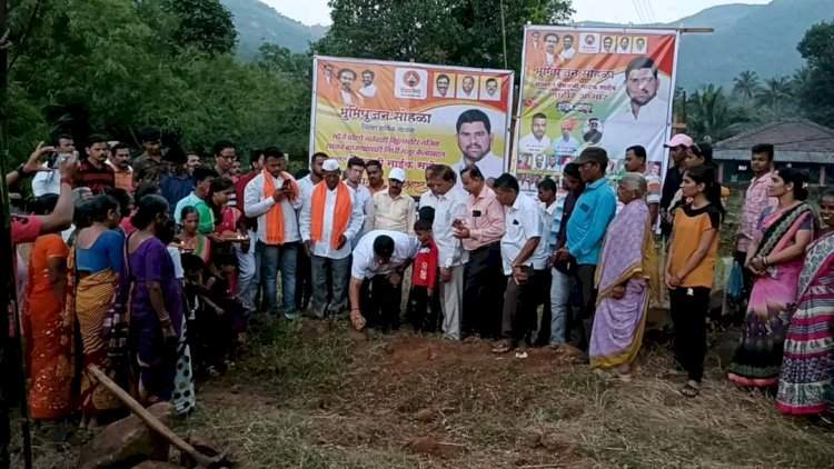 आ. वैभव नाईक यांनी घोटगे वासियांची ६० ते ७० वर्षांची साकवाची मागणी केली पूर्ण. सोनवडे तर्फ कळसुली येथील श्री रवळनाथ मंदिर परिसर सुशोभीकरणासाठी दिला १० लाख रु निधी. दोन्ही कामांचे आ.वैभव नाईक यांच्या हस्ते भूमपूजन.