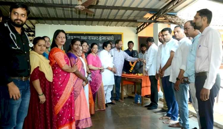 युवा सेनेच्या माध्यमातून असेच सेवाभावी उपक्रम हाती घेत जनतेची सेवा करावी : अरुण दुधवडकर.   कलमठ येथील आरोग्य शिबिराला नागरिकांचा उत्स्फूर्त प्रतिसाद.