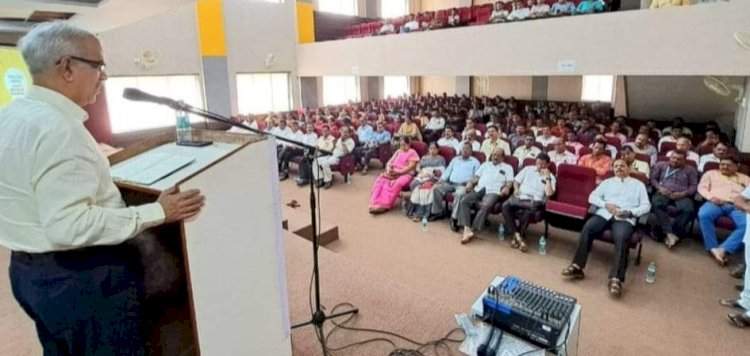 जिल्हा बँकांसमोरील आव्हानांना सामोरे जाण्यासाठी बदलत्या तंत्रज्ञानाची कास धरुन त्यावर मात केली पाहिजे : शरद गांगल.