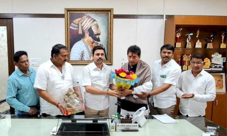सिंधूरत्न समृद्धी योजनेअंतर्गत प्राप्त निधी जिल्हा बँकेमार्फत वितरित करावा. अध्यक्ष मनीष दळवी यांनी आ. दीपक केसरकर यांच्याकडे केली मागणी.
