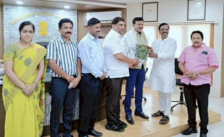 आयुष्मान भारत मिशनचे प्रमुख डॉ.ओमप्रकाश शेटे यांचा खा. विनायक राऊत व आ.वैभव नाईक यांनी केला सत्कार.