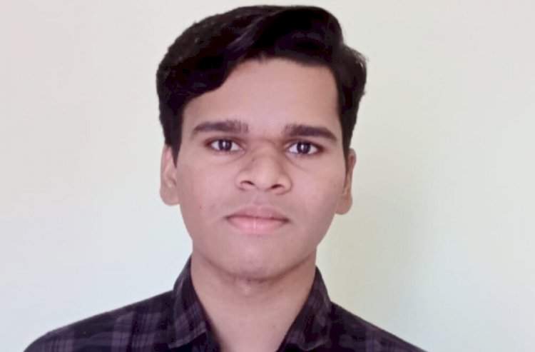 कणकवली महाविद्यालयाच्या परेश मडवचे जेईई मेन परीक्षेत यश.