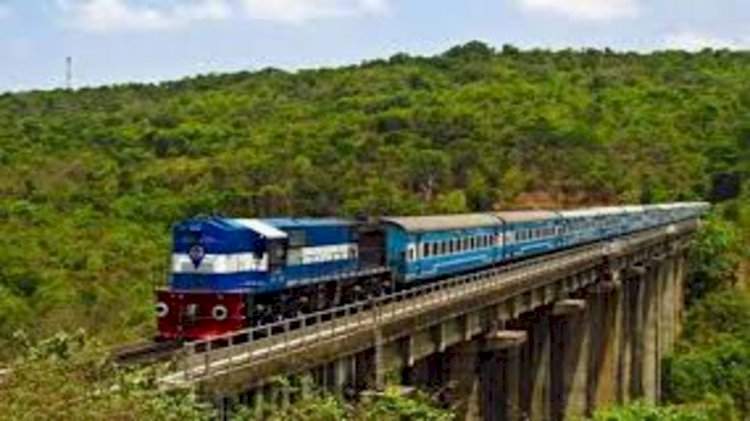 उद्या कोकण रेल्वे मार्गावर सावर्डे ते रत्नागिरी दरम्यान अडीच तासांचा मेगा ब्लॉक. मंगला एक्स्प्रेससह लांब पल्ल्याच्या दोन एक्स्प्रेस गाड्यांचे वेळापत्रक कोलमडणार.