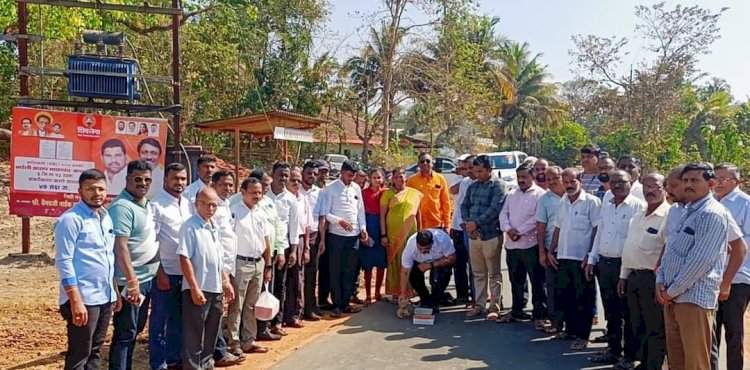 आडेली, झाराप, साळगाव, माणगाव येथे ४७ लाखाच्या रस्त्याचे आ.वैभव नाईक यांच्या हस्ते भूमिपूजन.