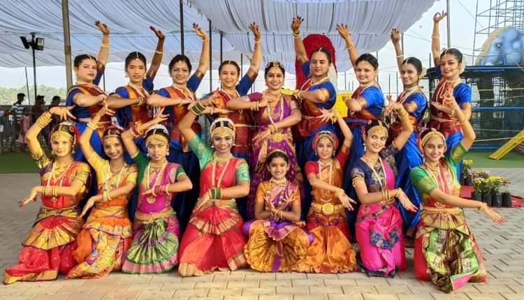 मुरुडेश्वर येथे सिंधुदुर्गातील कलाकारांनी रोवला कलेचा झेंडा. कथक, भरतनाट्यम, पखवाज जुगलबंदीने दक्षिण प्रांतातील संगीत रसिकांना केले मंत्रमुग्ध.