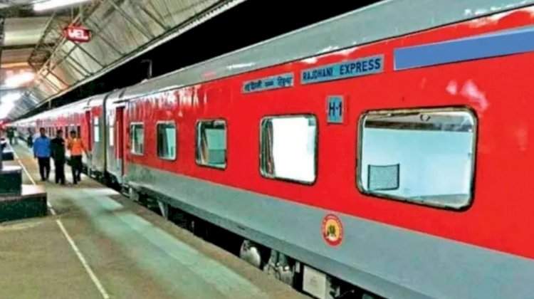 कोकण रेल्वे मार्गावरील आणखी एक एक्सप्रेस नव्या रंगरूपात धावणार.