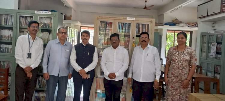 कोकण विभाग शिक्षक मतदार संघाचे आ.ज्ञानेश्वर म्हात्रे यांनी श्री सद्गुरु लोकमान्य वाचनालयला दिली सदिच्छा भेट.
