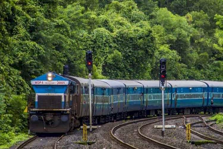 कोकण रेल्वेच्या स्थानकांवर लवकरच सारथी सेवा. कोकण रेल्वे प्रवाशी सेवा संघाच्या मागणीवर कोकण रेल्वे सकारात्मक.