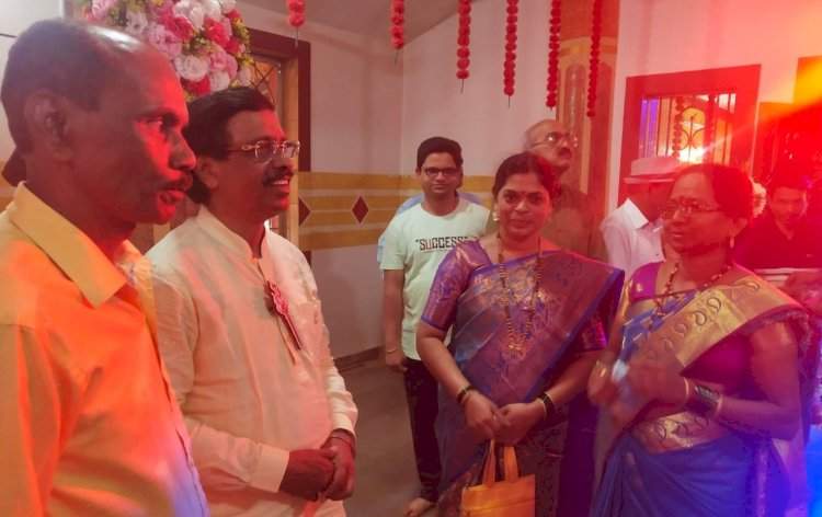 श्री देवी आंदुर्लाई देवीच्या वाढदिवसानिमित्त महाविकास आघाडीचे उमेदवार खा.विनायक राऊत व आ.वैभव नाईक यांनी घेतले दर्शन.