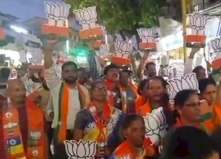 रत्नागिरी शहरातून महायुतीची काढण्यात आली प्रचारफेरी.