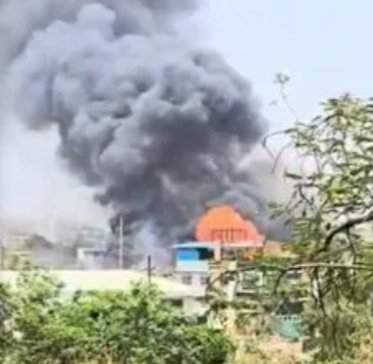 डोंबिवली एमआयडीसीमध्ये भीषण स्फोट; अग्निशमन दलाच्या गाड्या घटनास्थळी दाखल.