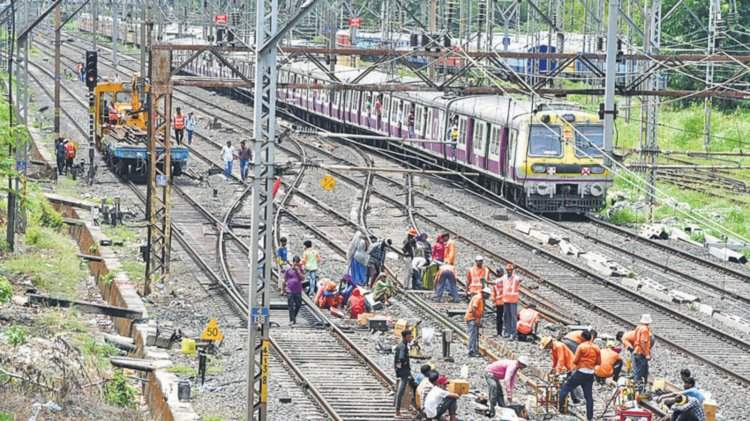 मध्य रेल्वेवर तीन दिवस विशेष मेगा ब्लॉक; ९३० लोकल फेऱ्या रद्द; ७२ एक्स्प्रेस रद्द.  गरज नसेल तर प्रवास टाळा; रेल्वे प्रशासनाकडून आवाहन.