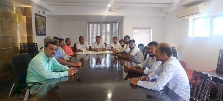 युवासेना आदित्य ठाकरे यांच्या वाढदिवसानिमित्त कणकवली विधानसभा युवासेने तर्फे 'ज्येष्ठ शिवसैनिक व ज्येष्ठ नागरिकांचा सन्मान पंधरावड्याचे आयोजन.  युवासेना जिल्हाप्रमुख सुशांत नाईक यांची माहिती.