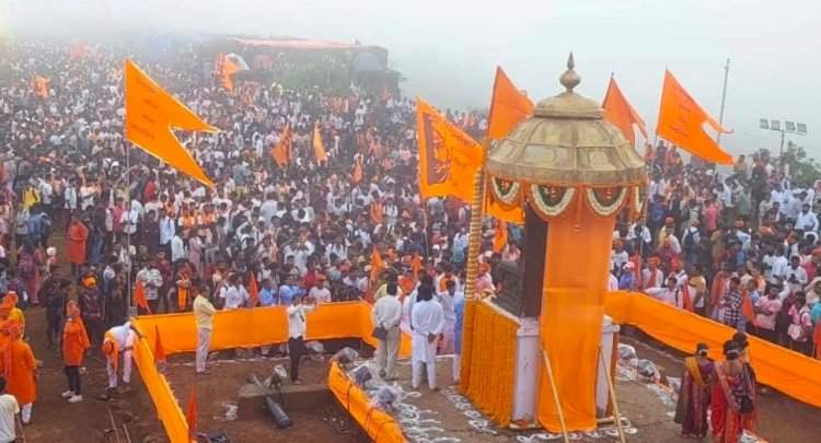 किल्ले रायगडावर शिवराज्याभिषेक सोहळ्याला सुरूवात; हजारो शिवप्रेमींची उपस्थिती.