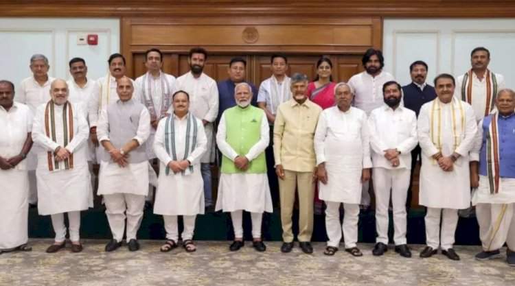 एनडीएचा सरकार स्थापनेचा दावा; राष्ट्रपतींना दिले पाठिंब्याचे पत्र. ९ जूनला मोदी तिसऱ्यांदा घेणार पंतप्रधानपदाची शपथ.