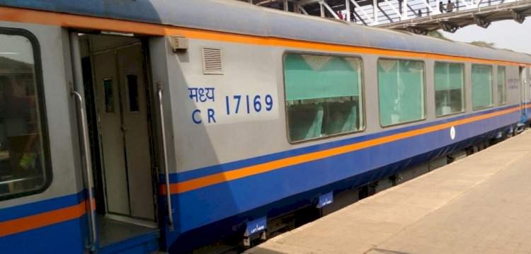 जनशताब्दी एक्स्प्रेसच्या इंजिनमध्ये आरवली दरम्यान बिघाड; आरवली स्थानकात ट्रेनचा तासभर खोळंबा.