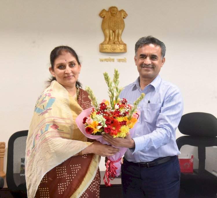 सुजाता सौनिक यांनी स्विकारला राज्याच्या मुख्य सचिवपदाचा पदभार. राज्याच्या पहिल्या महिला मुख्य सचिव होण्याचा मिळाला बहुमान.