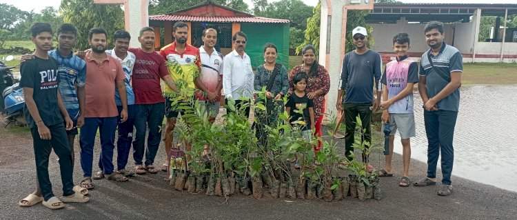 परुळे बाजार बॉईज ग्रुपच्या वतीने कृषीदिन साजरा.