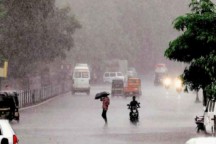 कोकणात पावसाचा कहर; पुढील २-३ दिवस कोकणात जोरदार पावसाची शक्यता.